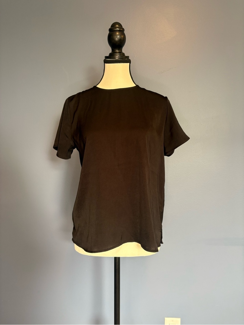 Banana Republic Black Short-Sleeve Crewneck Blouse 100% Polyester | Women’s